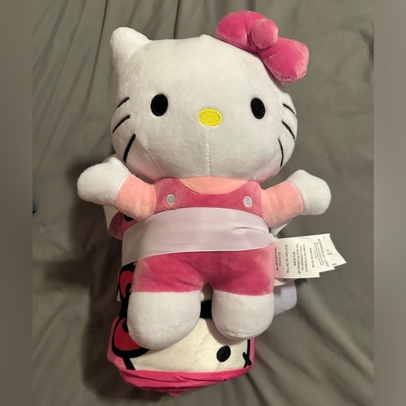 *CLEARANCE* 
Hello Kitty Sanrio Slumber Bag & Character Plush Pillow Pal NEW - Picture 1 of 6